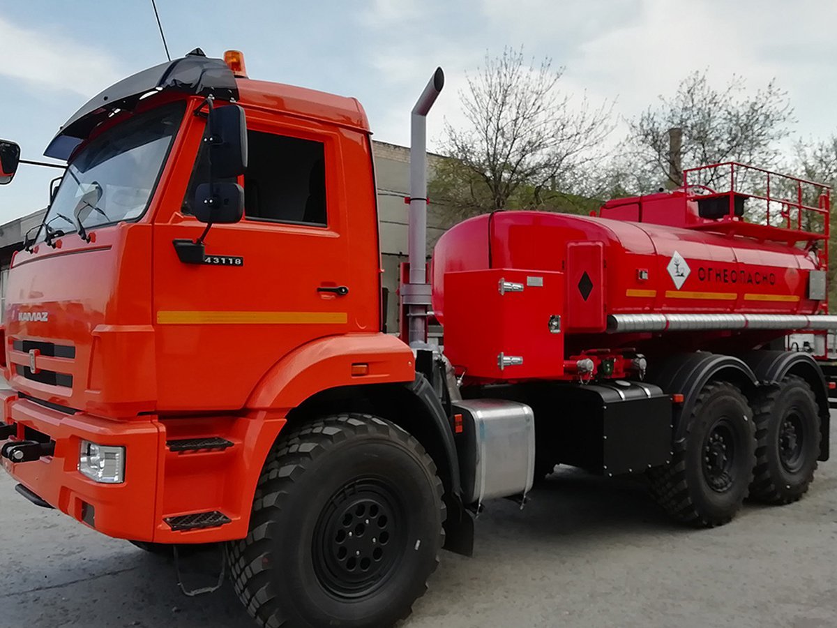Автотопливозаправщик АТЗ-8 на шасси КАМАЗ-43118