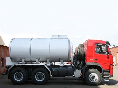 Автоцистерна для воды БЦМ-238 на шасси VOLVO FM